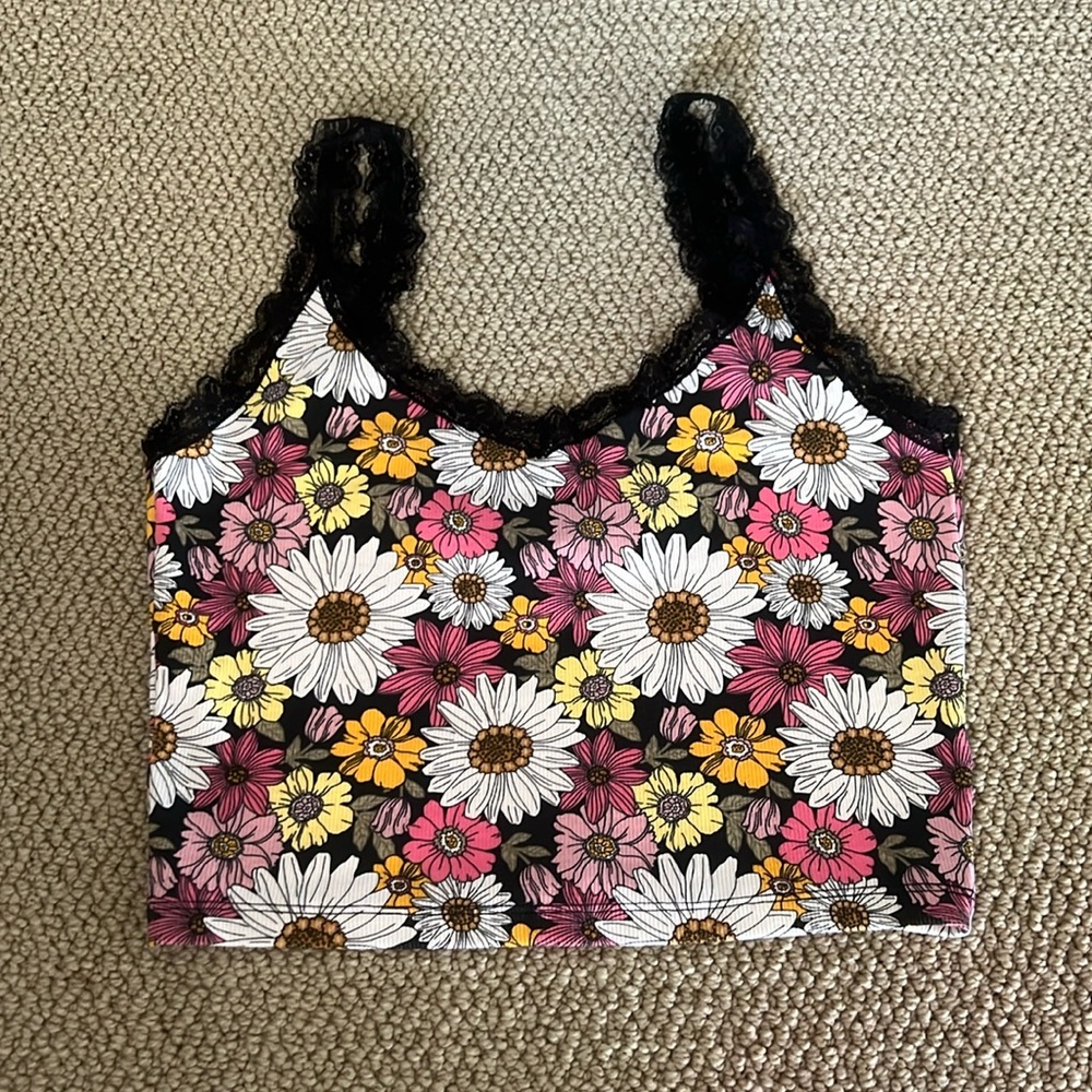 BNWOT • Floral Lacey Cropped Tank Top (L) 🌸